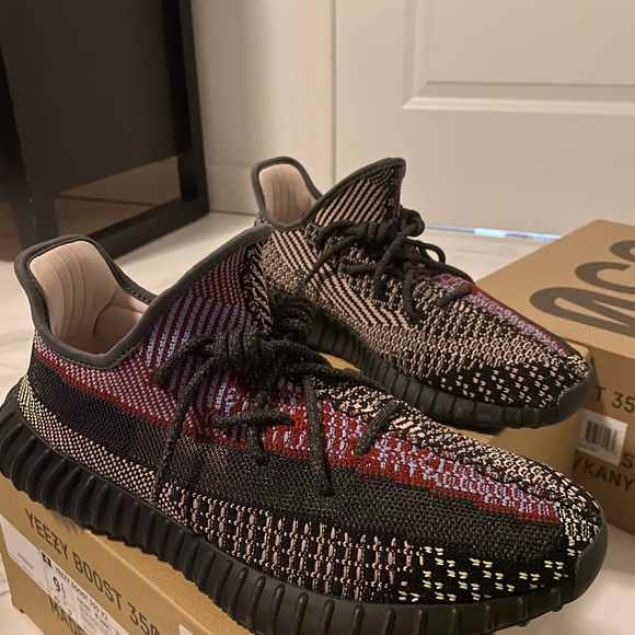 Size 9.5 yeezy - Picture 3 of 6